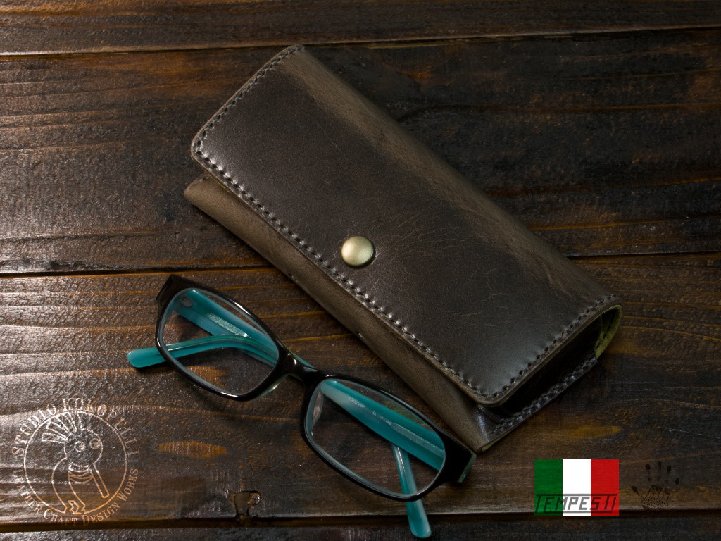 【イタリアンレザー】イビザメガネケース　グラファイトxライム 6,586円