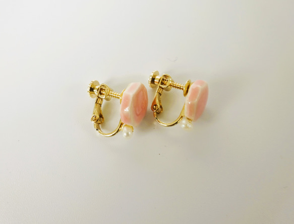 小さな八角 と小さな淡水パールの陶pierce／earring（ピンク） 4枚目の画像