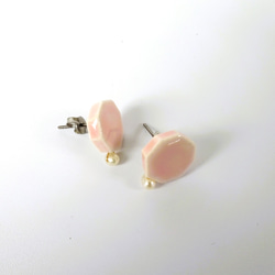 小さな八角 と小さな淡水パールの陶pierce／earring（ピンク） 3枚目の画像