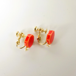 小さな八角 と小さな淡水パールの陶pierce／earring（赤） 5枚目の画像