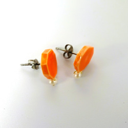 小八角小淡水珍珠穿孔/耳環（橘色） 第4張的照片