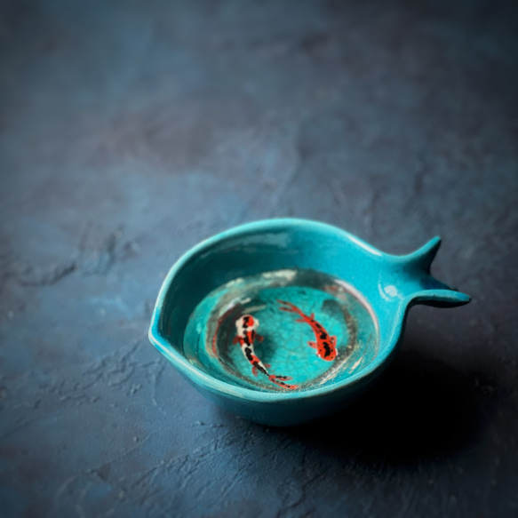 ペルシャの陶器　飾り皿　リアルな金魚　ペルシアンブルー　【SOFAL-002】 1枚目の画像