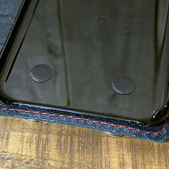 送料無料 手帳型 スマホケース iPhone X Xs 用 クロコ型押し 革 スマホショルダー ブラック レッド 赤糸 6枚目の画像