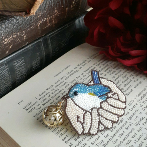 金子みすゞ『私と小鳥と鈴と』のブローチ＊オートクチュールビーズ刺繍