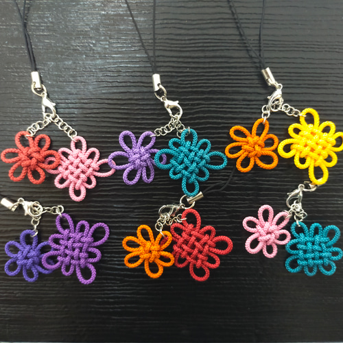 メドゥプ:クッカ(菊)とメファ(梅)のキーホルダー:韓国飾り結び:組紐