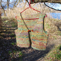 手紡ぎのオリジナル毛糸で編んだニットベスト　グリーン系　　ウール100% 11枚目の画像