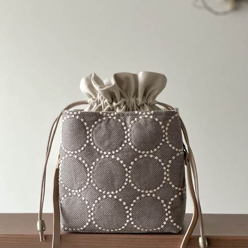 ⚮̈ミナペルホネンtambourine beige ネリオバッグあおり巾着