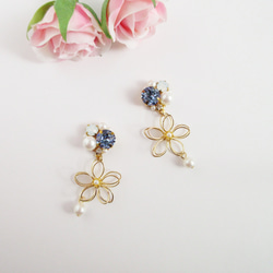 【再販】【２色】Bijou & Wire Flower イヤリング ピアス ビジュー スワロフスキー フラワー パール 3枚目の画像