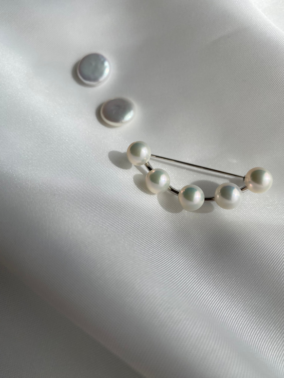 freshwater pearl curve  brooch 4枚目の画像