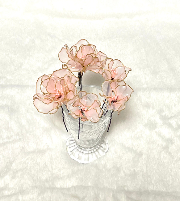 お花のヘアアクセサリー　５輪　～ベビーピンク～ ウェディング 1枚目の画像