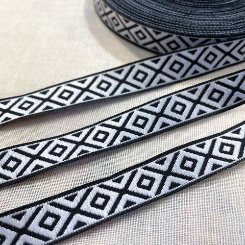 刺繍リボン＊2m販売】お花柄☆エスニック ☆チロリアンテープ 