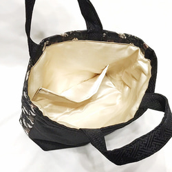 金襴布トートバッグ　猫（黒）　和柄バッグ　源氏物語　和装に最適　西陣織 3枚目の画像