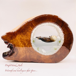 一つ限りの流木アート 海に浮かぶラッコ ジオラマ 流木 フィギュア 置物 インテリア レジン テラリウム 生き物 N18 1枚目の画像