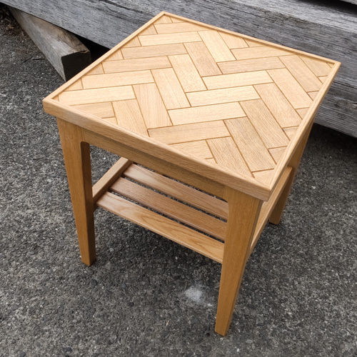 ヘリンボーンのサイドテーブル ナラ サイドテーブル weekendcraft 通販  