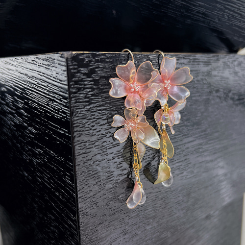 淡桜 ピアス/イヤリング ディップアート アメリカンフラワー 推し活 春