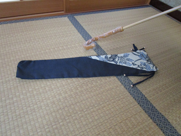 花・鳥模様と大島紬の日傘（傘袋付き） 11枚目の画像