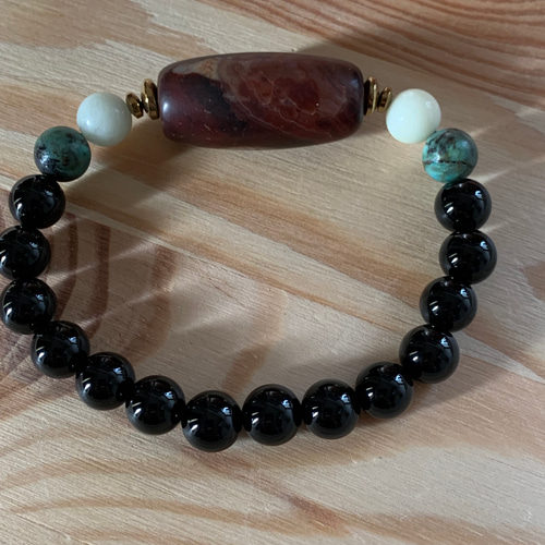 541天珠　双観音黒鳶赤紋天珠　dzibeads　ブレスレット！ 赤龍紋観音一眼天珠と中国ギョク、108珠お念珠より組み外し黒