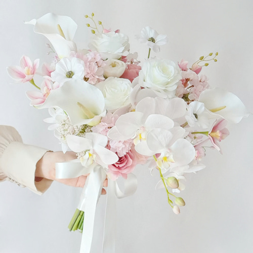 桜❀ホワイトカラーリリーと胡蝶蘭のウェディングブーケ 桜❀ホワイトカラーリリーと胡蝶蘭のウェディングブーケ