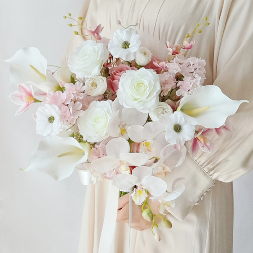 桜❀ホワイトカラーリリーと胡蝶蘭のウェディングブーケ 桜❀ホワイトカラーリリーと胡蝶蘭のウェディングブーケ