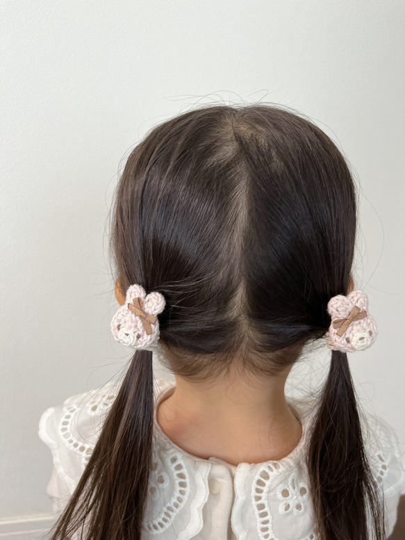 ゴムの付け替え可能◎いちごでおめかしうさちゃんヘアゴム 5枚目の画像