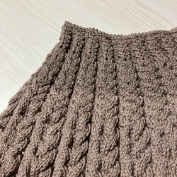 ケーブル編みのかわいいケープ　手編み　ウール100% 5枚目の画像