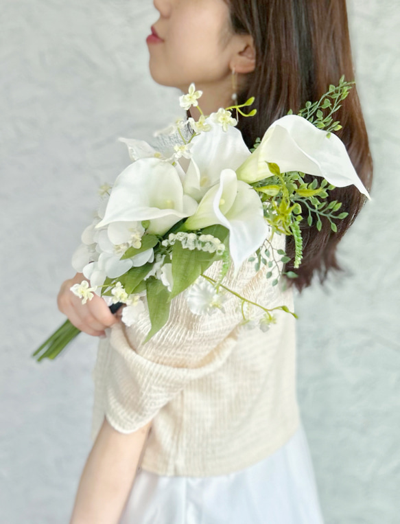 即納OK！カラーと胡蝶蘭の縦型ブーケ　アーティフィシャルフラワー　ウェディングブーケ　アームブーケ 　　ご了承ください