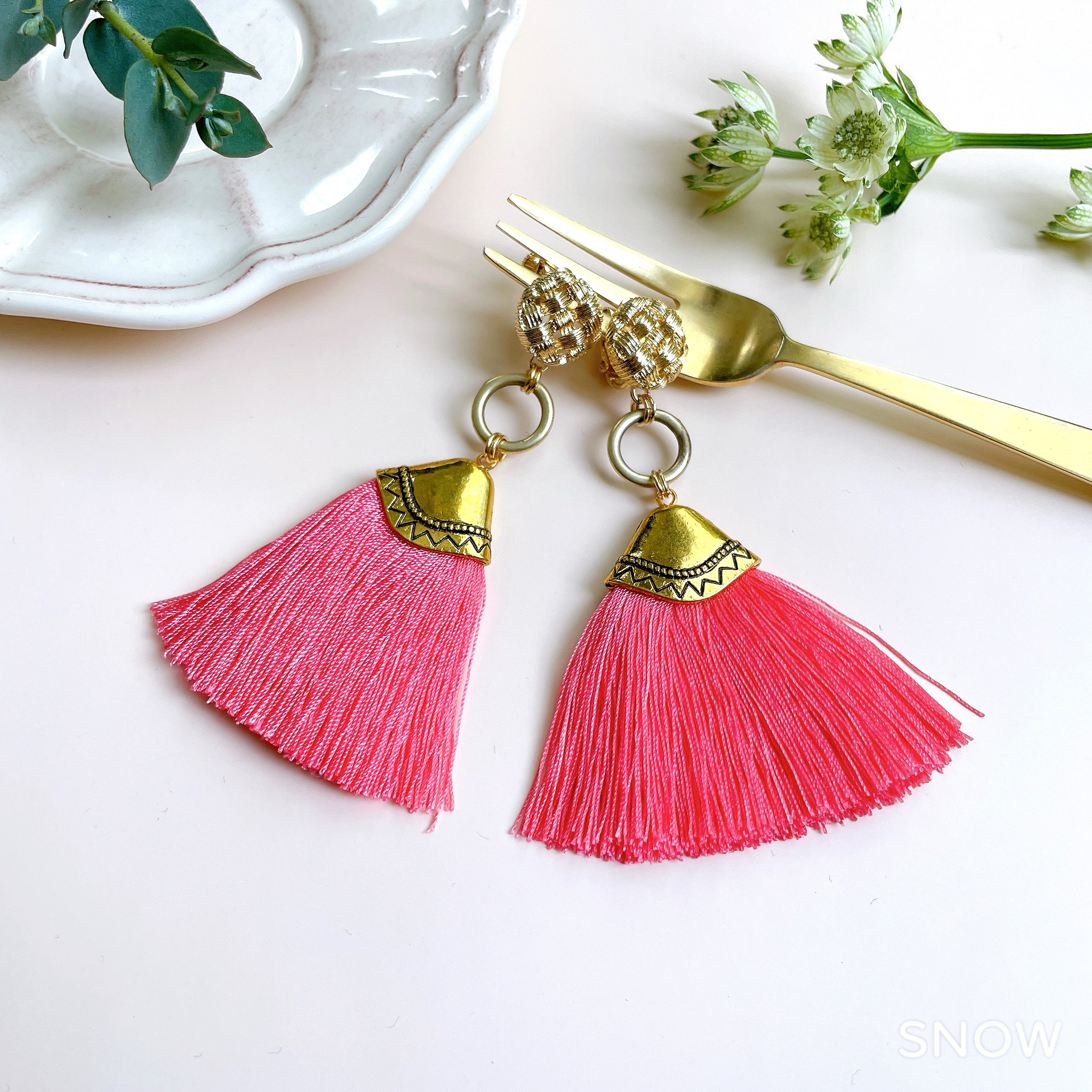 《金属アレルギー対応》フューシャピンクのビッグタッセルイヤリング - Victoria- 春コーデのアクセントに❤︎