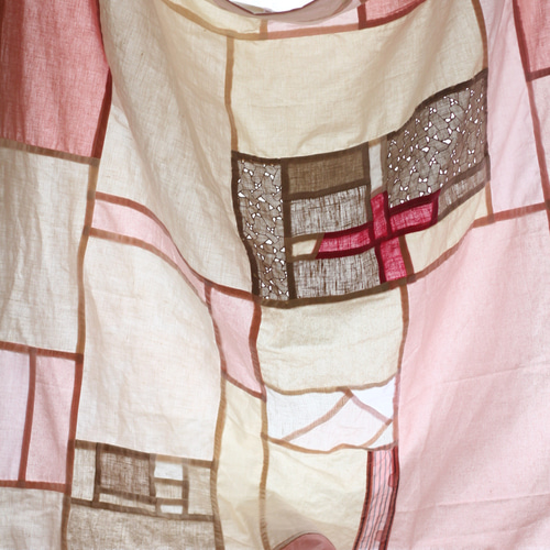 ポジャギ/永遠の布 淡いピンクの協会「ヘルプセンター」 カーテン MMM