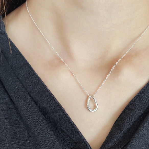 【正規 美品】LOEWE アナグラム刻印シルバー銀色チャーム/ネックレスチェーン アナグラム ペブル ネックレス（スターリングシルバー