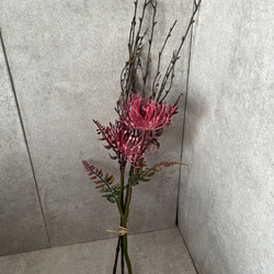 造花　ピンクッション　ボルドー　枝アレンジ　アーティフィシャルフラワー 1枚目の画像