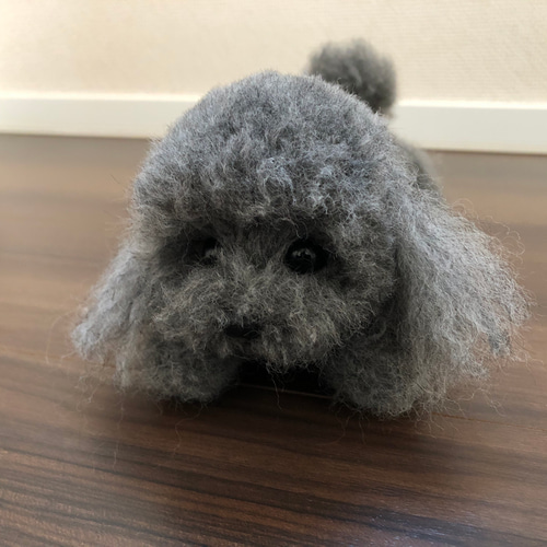 トイプードル（シルバー グレー）の羊毛フェルト 犬 羊毛