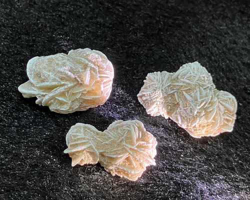 砂漠の薔薇 3点セット他バラあり 楽天市場】デザートローズ セレナイトローズ 【ミニサイズ】【約300g