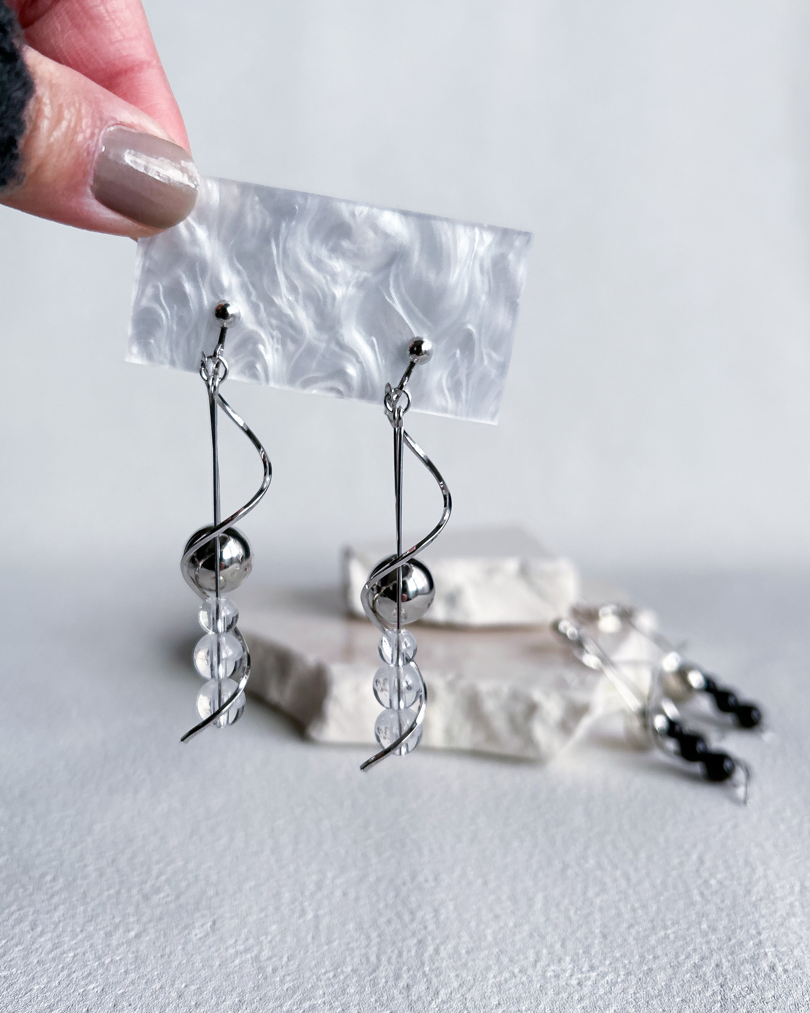 再販】シルバー ボール クリア ウェーブ チャーム 大ぶり ピアス