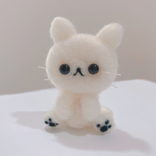 羊毛フェルト　白猫 羊毛フェルト猫 白猫フレーム