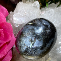 最強の守護石✿　ヌーマイト フェアリークィーン オーバル　ルース　原石 1枚目の画像