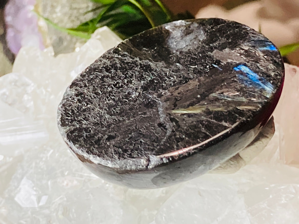 最強の守護石✿　ヌーマイト フェアリークィーン オーバル　ルース　原石 4枚目の画像