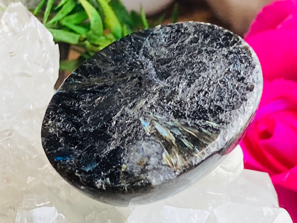 最強の守護石✿　ヌーマイト フェアリークィーン オーバル　ルース　原石 9枚目の画像
