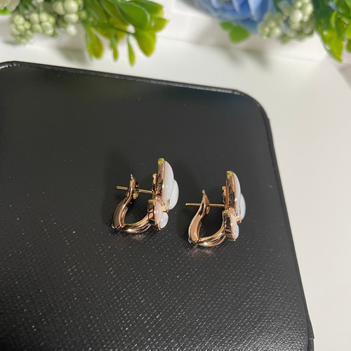 シェルピアス　K18 新品 シェルピアスK18 新品 即発送可能