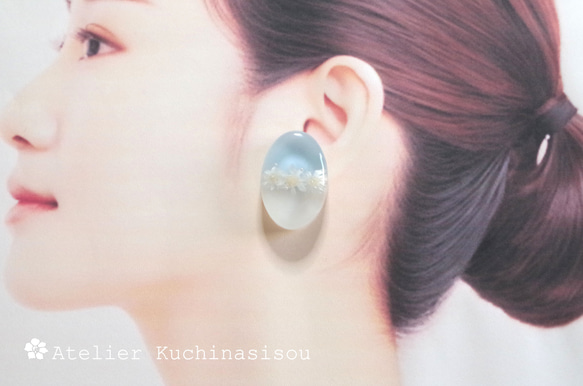 樹脂藝術雙色花朵耳環&lt;淺藍&gt; 第3張的照片