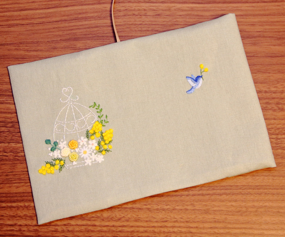 刺繍　ブックカバー　鳥かご　ミモザと幸せの青い鳥 3枚目の画像