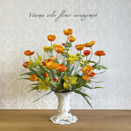 ポピーとレースフラワーの華やかなビタミンカラーのフラワー