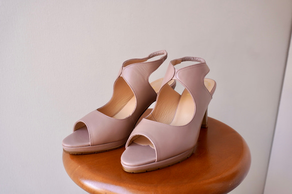 ★最受歡迎的跑步涼鞋！粉紅米色 21.5cm~25.5cm 日本真皮合腳綁帶涼鞋 第1張的照片