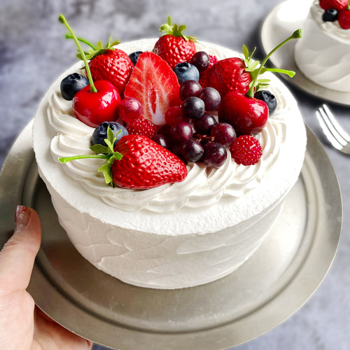 リアルサイズ ずっと飾っておける リアルサイズの真っ赤な苺