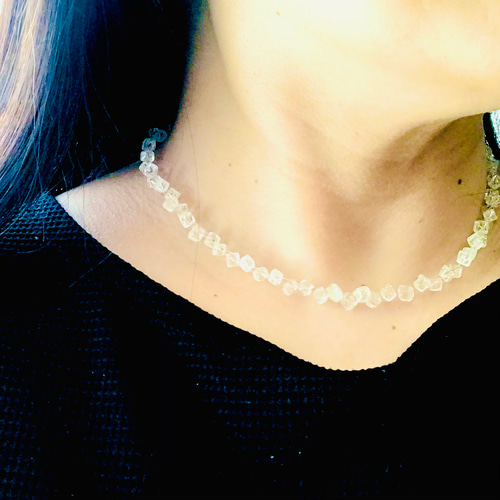 クラック水晶のネックレス/ 4ミリ角のダイス ネックレス