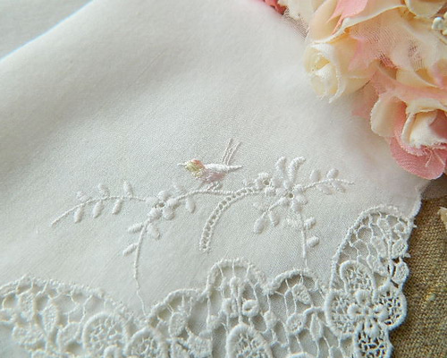 スイス製　高級刺繍ハンカチ　アルバ×2 いちご/草花　刺しゅう　花柄　新品