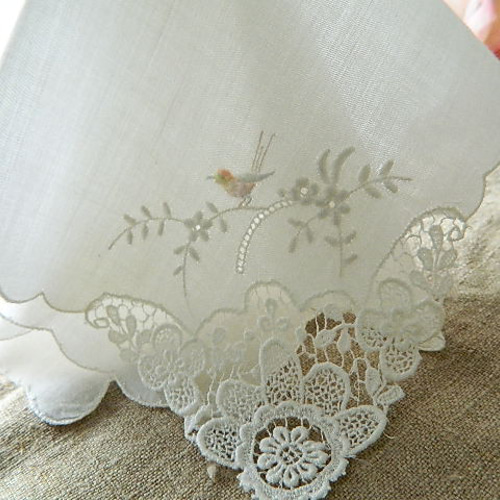 小鳥と花の刺繍レースハンカチ スイスヴィンテージ その他素材 Daisy Lane 通販｜Creema(クリーマ) 17313527