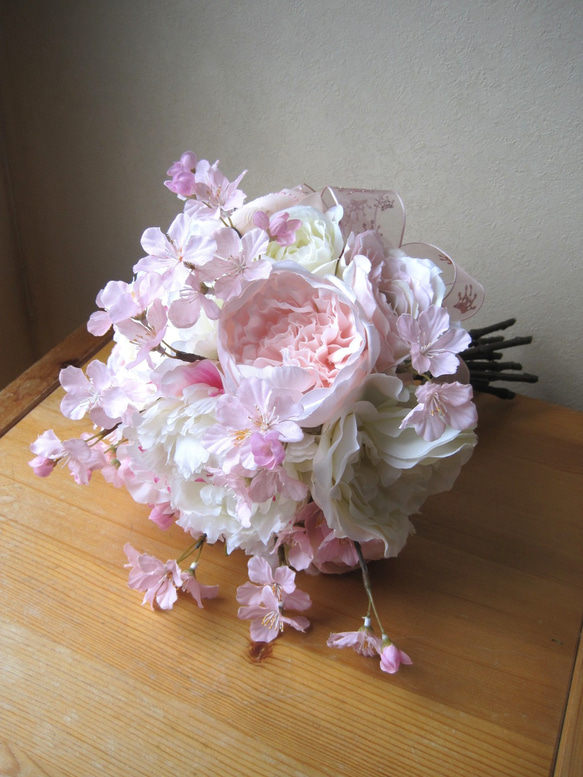 桜のクラッチブーケ♪ブートニア付き♪生花みたいに綺麗な造花です♪高品質なのに安い 1枚目の画像