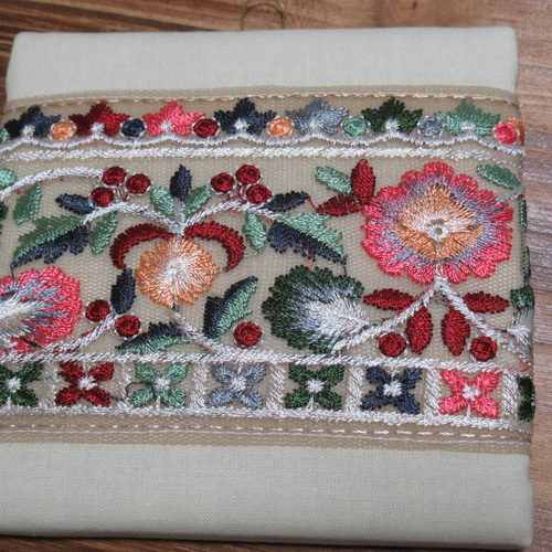 ファブリックパネル☆インド刺繍 タペストリー・壁掛け yamabiko