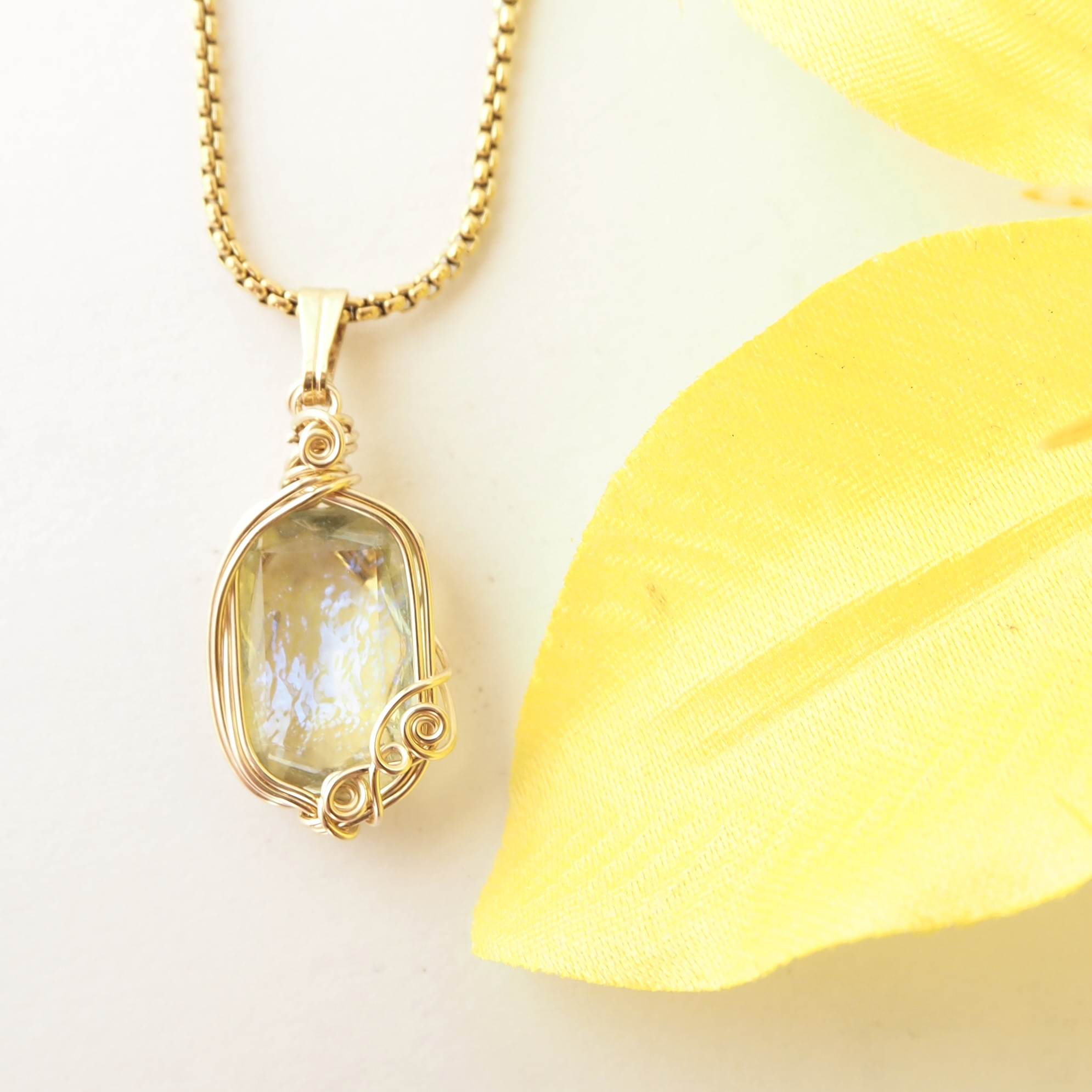 Vintage/ドラゴンズブレスのネックレス カナリーイエロー フカネ巻き ベネチアンチェーン サージカルステンレス