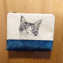 トンガリ耳の猫  ポーチ20㎝幅  ブルー 1枚目の画像